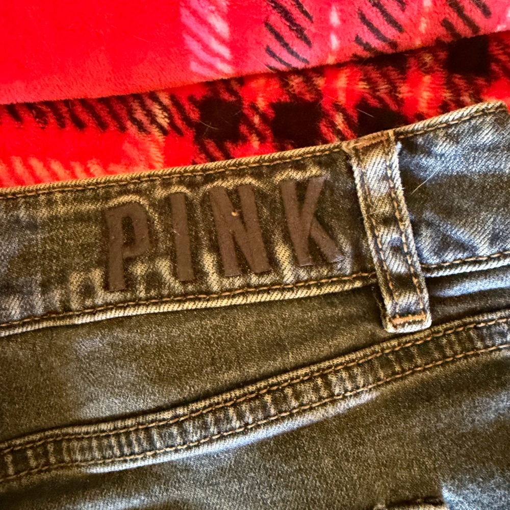 Victoria's Secret Frayed Hem Jean Shorts - Picture 4 of 4